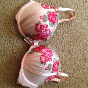 Victoria's Secret plunge bra