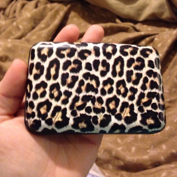 Armored wallet