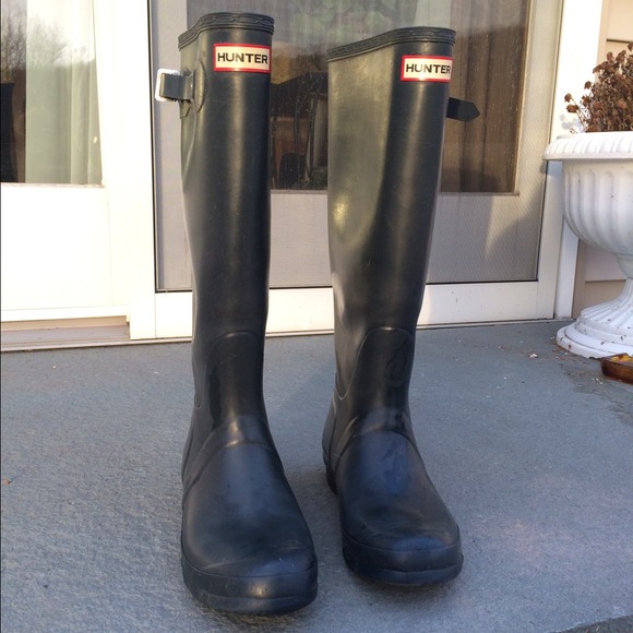 Hunter Original Tall (like new). Wmn's sz 9. Navy