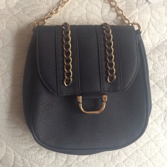 Black Gold Chained Purse - Picture 2 of 3