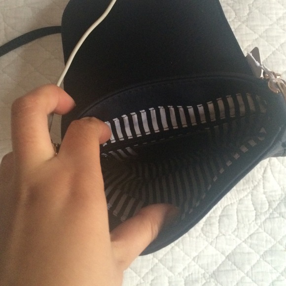 Black Gold Chained Purse - Picture 3 of 3