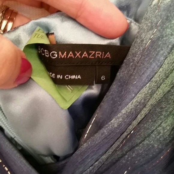 COCKTAIL DRESS BCBGMAXAZRIA SIZE6. - Picture 2 of 4