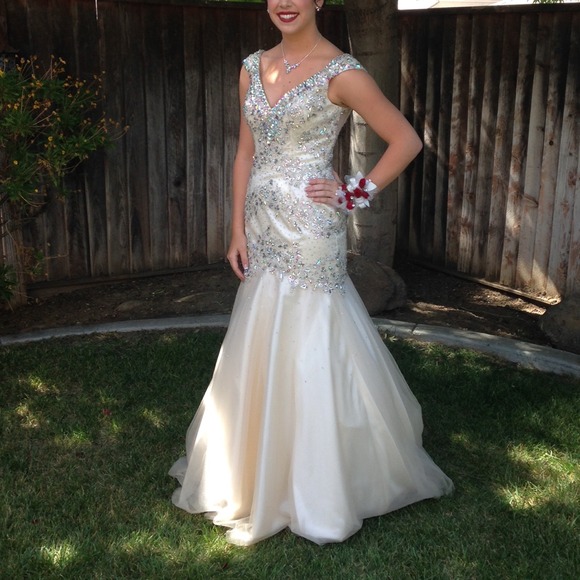 Selling a beautiful dress