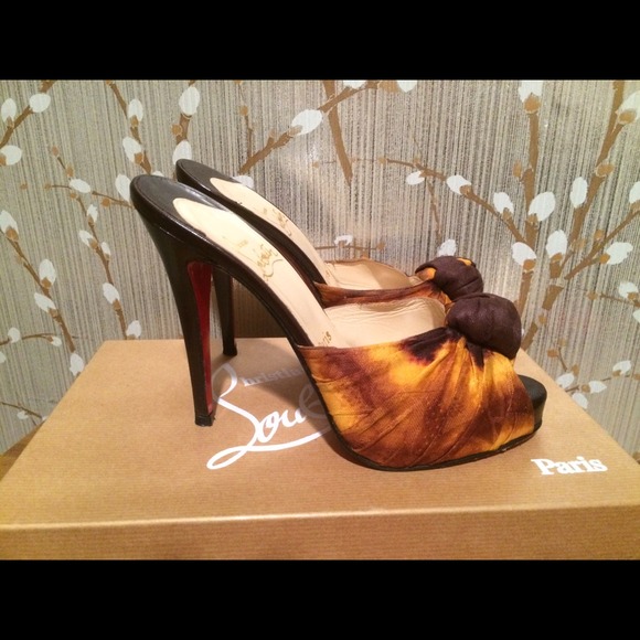 🎉HP🎉Christian Louboutin Madeleine Africano Heels - Picture 2 of 4