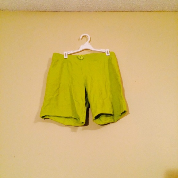 Green gym shorts - Picture 1 of 1