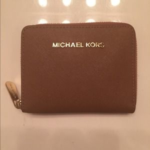 Cute wallet that fits anything & everything