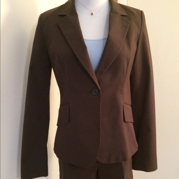 Donated: H&M brown pinstripe textured shorts suit. - Picture 2 of 4