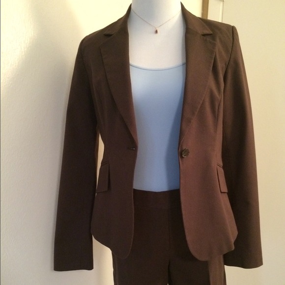 Donated: H&M brown pinstripe textured shorts suit. - Picture 4 of 4