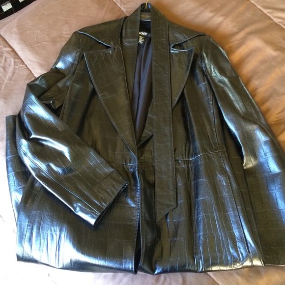 🎉🎉🎉🎉 !!!DKNY Blk Leather Trenchcoat