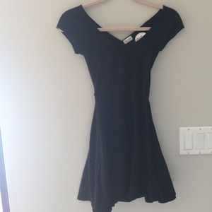 BRANDY MELVILLE CRIS CROSS DRESS