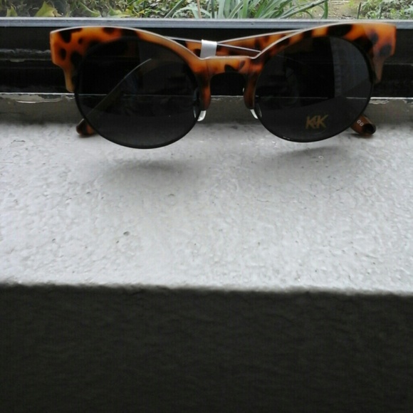 K&k (kyle & kendal) sunglasses