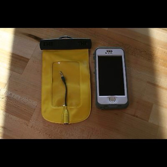 NWT waterproof cell case with headphone jack