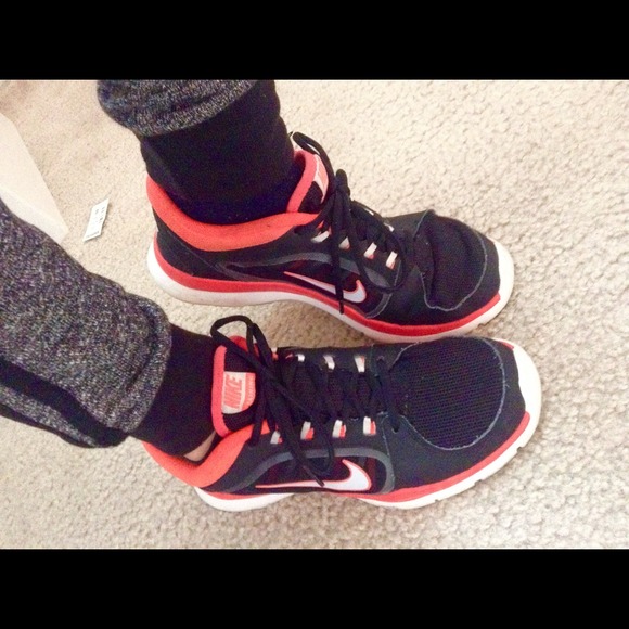 pink nike workout shoes