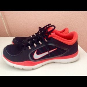 womens nike hot pink shoes
