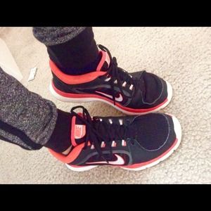 pink nike workout shoes