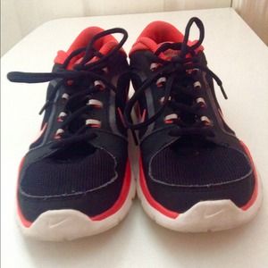 pink nike workout shoes