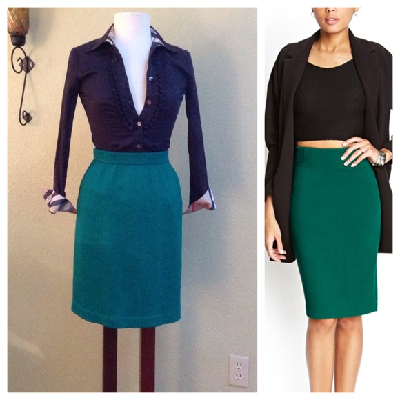 St. John Dresses & Skirts - ST. JOHN Evening green knit skirt like NEW!