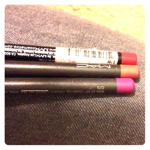 Lip pencil bundle