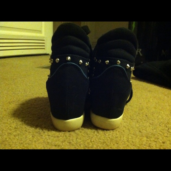 Shoes - Picture 2 of 2
