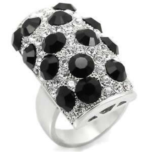 Jewelry - HPJet Black Crystal Fashion Ring Size 6