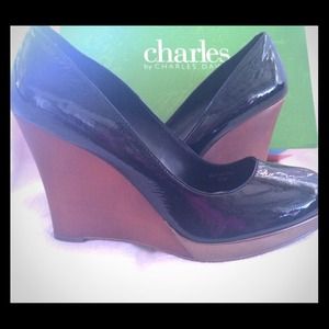 Charles David Wooden Wedge Patent leather Shoes