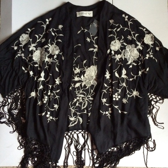 Abercrombie and Fitch Embroidered Floral Kimono