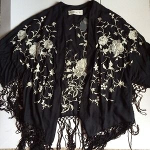 Abercrombie and Fitch Embroidered Floral Kimono