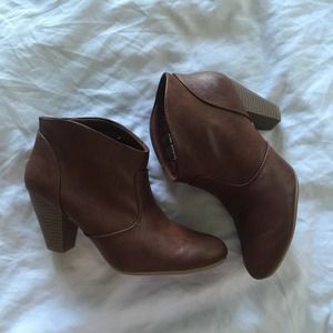 NIB AE Booties