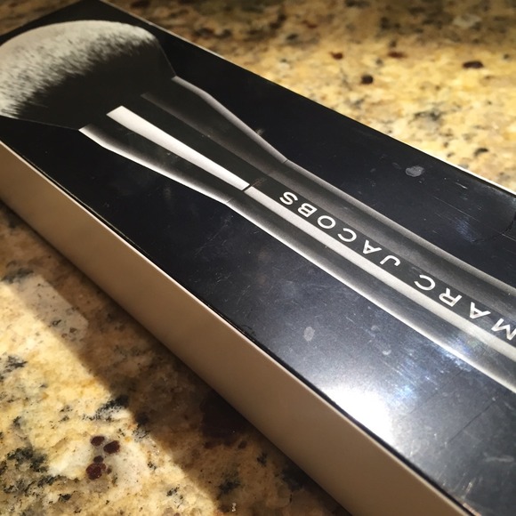 SOLD👋Fluffy designer makeup brush