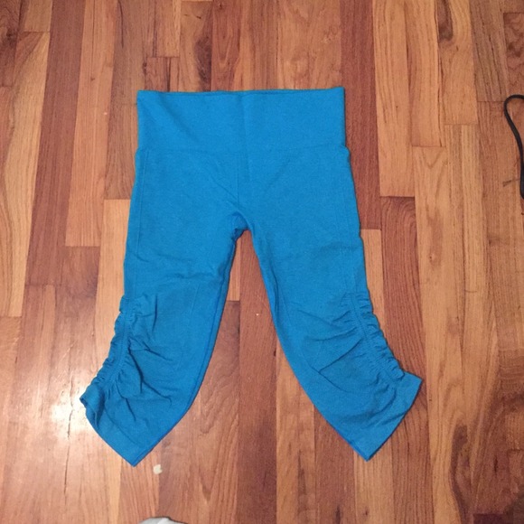 Lululemon in the flow crops