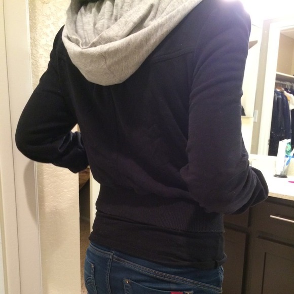 Clothe - Picture 2 of 2