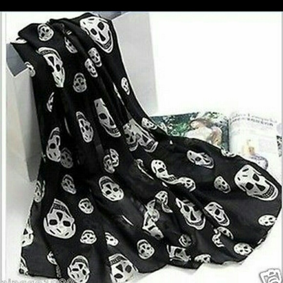 Skull scarf
