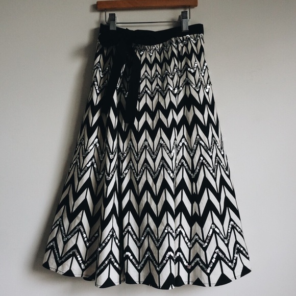 Black and White Chevron Skirt - Picture 2 of 8