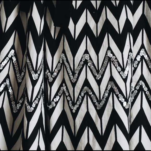 Black and White Chevron Skirt - Picture 3 of 8