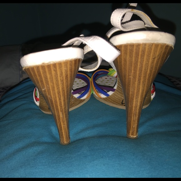 š«SOLDš« Betsey Johnson rainbow heels size 10 - Picture 2 of 2