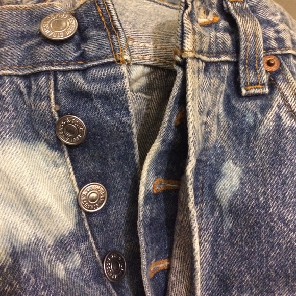 Bleached/destressed Levi's boyfriend jeans