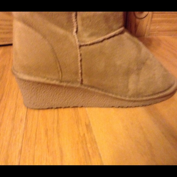 Women's Boots - Picture 2 of 2