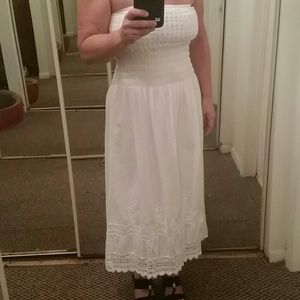 GORGEOUS WHITE STRAPLESS DRESS