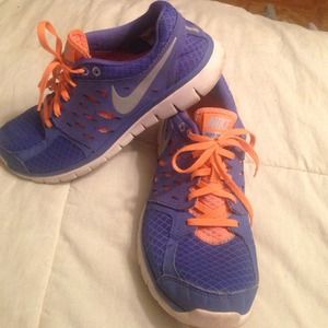 Nike tennis shoes