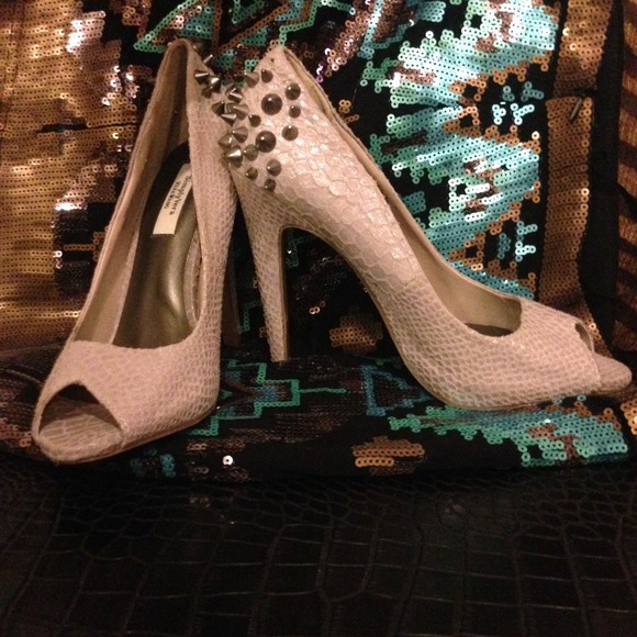 🎉4x HP🎉 Simply Vera ❤️ Vera Wang Spiked Heels - Picture 2 of 4