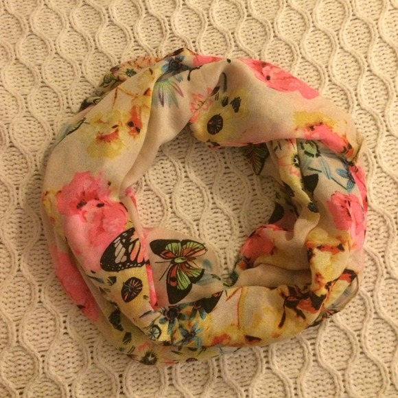 ⚡️FLASH SALE⚡️Floral Design infinity Scarf