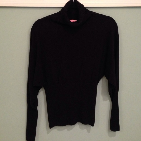 💯% Cashmere Sweater in Black - Picture 2 of 4