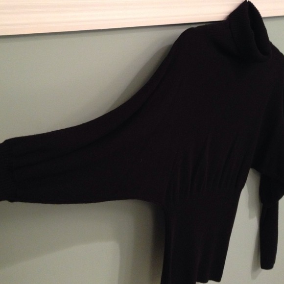 💯% Cashmere Sweater in Black - Picture 3 of 4