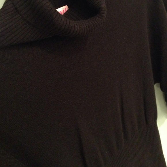 💯% Cashmere Sweater in Black - Picture 4 of 4