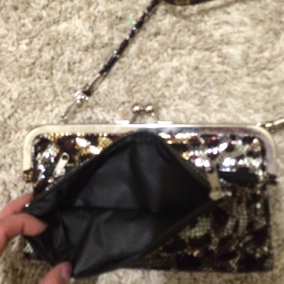 Clutch/Purse. - Picture 4 of 4