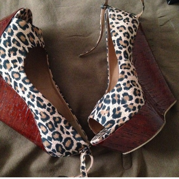 Leopard wedges