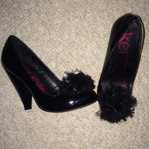 Black Pom Pom heel