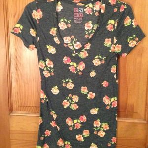 Never worn rose Vee neck