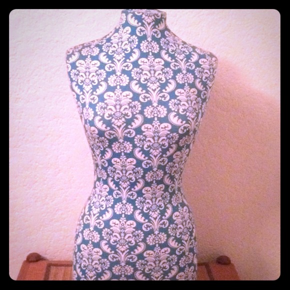 Size 6 mannequin!!!!