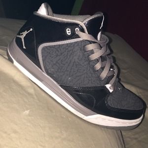 Men/women Jordan shoes